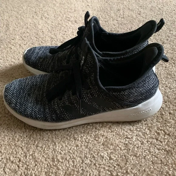 Women’s Adidas Cloudfoam Athletic Shoe - Size 6.5 - Picture 4 of 9